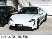 Porsche Taycan (2021 год). Редакционное фото, фотограф Art Konovalov / Фотобанк Лори