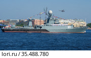 Малый противолодочный корабль "Казанец" крупным планом. День ВМФ в Санкт-Петербурге (2018 год). Редакционное фото, фотограф Виктор Карасев / Фотобанк Лори