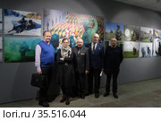 Люди на открытии фотовыставки в Балашихинской картинной галерее (2021 год). Редакционное фото, фотограф Дмитрий Неумоин / Фотобанк Лори