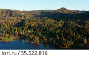 Горный Алтай осенью. Телецкое озеро на рассвете. Вид с воздуха. Altai mountains in autumn. Teletskoye lake at dawn. Aerial view. Стоковое видео, видеограф Евгений Романов / Фотобанк Лори