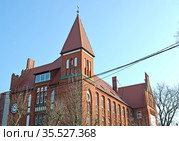 Фрагмент здания отделения Центробанка России (бывший сиротский приют Типольтов,1890-1900 годы). Калининград, улица Шиллера, 2 (2021 год). Стоковое фото, фотограф Ирина Борсученко / Фотобанк Лори