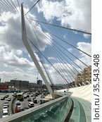 String Bridge at the entrance to Jerusalem, Architect Santiago Calatrava (2021 год). Редакционное фото, фотограф Irina Opachevsky / Фотобанк Лори