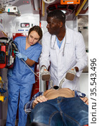 Rescue team making defibrillation to patient. Стоковое фото, фотограф Яков Филимонов / Фотобанк Лори