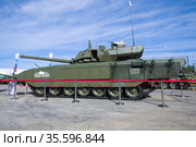 Российский новейший танк "Армата" Т-14 на военном международном форуме "Армия-2020". Вид сбоку. Редакционное фото, фотограф Виктор Карасев / Фотобанк Лори
