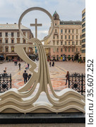 The sign of IEC 2020, the 52nd International Eucharistic Congress, in front of the St. Stephen’s Basilica in Budapest, Hungary. Редакционное фото, фотограф Николай Коржов / Фотобанк Лори