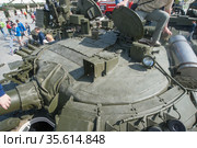 Российский газотурбинный танк Т-80У-Е1 в парке "Патриот", Международный военно-технический форум "Армия-2015", Московская область. Вид на башню. Редакционное фото, фотограф Малышев Андрей / Фотобанк Лори