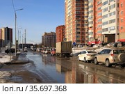 Весенний потоп на улице Заречной в микрорайоне N 21 (2021год). Город Балашиха, Московская область, Россия. Редакционное фото, фотограф Bala-Kate / Фотобанк Лори