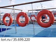 Севастополь. Спасательные круги на катере (2021 год). Стоковое фото, фотограф Илюхина Наталья / Фотобанк Лори