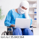Man suffering from multiple broken bones and fractures. Стоковое фото, фотограф Elnur / Фотобанк Лори