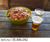 Shrimps with beer on a wooden table. Стоковое фото, фотограф Марина Володько / Фотобанк Лори
