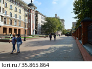 Лаврушинский переулок. Район Якиманка. Город Москва (2019 год). Редакционное фото, фотограф lana1501 / Фотобанк Лори