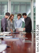 Businesspeople Working Together . Стоковое фото, агентство Ingram Publishing / Фотобанк Лори