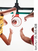 Basketball players waiting for a rebound. Стоковое фото, агентство Ingram Publishing / Фотобанк Лори