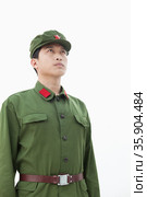 Soldier Looking Towards Sky. Стоковое фото, агентство Ingram Publishing / Фотобанк Лори
