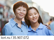 Portrait Of Mother And Daughter In Houhai, Beijing. Стоковое фото, агентство Ingram Publishing / Фотобанк Лори