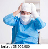 Man suffering from multiple broken bones and fractures. Стоковое фото, фотограф Elnur / Фотобанк Лори