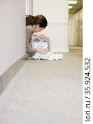 Woman searching in waste paper. Стоковое фото, фотограф Shannon Fagan / Ingram Publishing / Фотобанк Лори