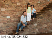 Family on steps. Стоковое фото, фотограф Shannon Fagan / Ingram Publishing / Фотобанк Лори