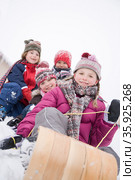 Children on toboggan. Стоковое фото, фотограф Shannon Fagan / Ingram Publishing / Фотобанк Лори