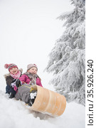 Girls on toboggan. Стоковое фото, фотограф Shannon Fagan / Ingram Publishing / Фотобанк Лори