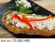 Bulgarian toast with brinsen cheese, bell pepper. Стоковое фото, фотограф Яков Филимонов / Фотобанк Лори