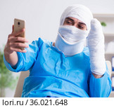 Man suffering from multiple broken bones and fractures. Стоковое фото, фотограф Elnur / Фотобанк Лори