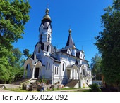 Церковь Гребневской иконы Пресвятой Богородицы в подмосковном городе Пушкино (2021 год). Редакционное фото, фотограф Максим Гулячик / Фотобанк Лори