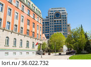 Вид на жилой комплекс "Коперник". Улица Большая Якиманка. Москва. Россия (2021 год). Редакционное фото, фотограф E. O. / Фотобанк Лори