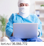 Man suffering from multiple broken bones and fractures. Стоковое фото, фотограф Elnur / Фотобанк Лори
