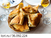Slices of traditional Georgian bread shotis puri on dining table. Стоковое фото, фотограф Яков Филимонов / Фотобанк Лори
