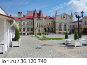 Красная площадь в Рыбинске, Ярославская область, Россия (2021 год). Редакционное фото, фотограф Natalia Sidorova / Фотобанк Лори