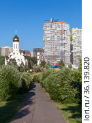 Район Кудрово, велодорожки в парке Оккервиль, Ленинградская область (2021 год). Редакционное фото, фотограф Кекяляйнен Андрей / Фотобанк Лори