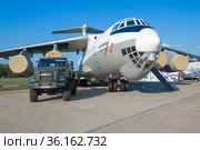Российский авиационный топливозаправщик ИЛ-78М-90А и автомобиль "Урал-NEXT" на авиашоу МАКС-2019. Редакционное фото, фотограф Виктор Карасев / Фотобанк Лори