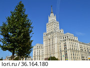 Высотное здание на площади Красных Ворот. Садовая-Спасская улица, 21/1. Красносельский район. Город Москва (2019 год). Стоковое фото, фотограф lana1501 / Фотобанк Лори