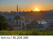 Июльский восход у старинной церкви Параскевы пятницы. Старица, Тверская область, Россия (2021 год). Стоковое фото, фотограф Виктор Карасев / Фотобанк Лори