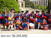 Group of people dressed as trabucaires on National Day of Catalonia (2018 год). Редакционное фото, фотограф Яков Филимонов / Фотобанк Лори