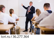 Male teacher conducting lesson for teenage schoolchildren. Стоковое фото, фотограф Яков Филимонов / Фотобанк Лори