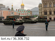 Тяжёлая огнеметная система ТОС-1А "Солнцепек" на военном параде в честь Дня Победы на Красной площади Москвы (2021 год). Редакционное фото, фотограф Free Wind / Фотобанк Лори