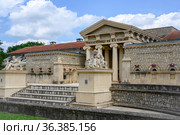 View of the building with inscription 'The Semashko mud baths' and sculptures in the city of Essentuki, Russia, built in 1913 in the ancient Greek style (2021 год). Стоковое фото, фотограф Сергей Фролов / Фотобанк Лори