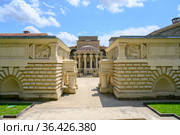 View of the building of the Semashko mud baths in the city of Essentuki, Russia, built in 1913 in the ancient Greek style (2021 год). Стоковое фото, фотограф Сергей Фролов / Фотобанк Лори