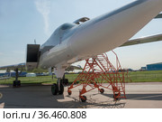 Советский и российский дальний сверхзвуковой ракетоносец-бомбардировщик Ту-22М3 Backfire номер RF-34050 на Международном авиационно-космическом салоне МАКС-2019 в Жуковском, Россия, вид справа. Редакционное фото, фотограф Малышев Андрей / Фотобанк Лори