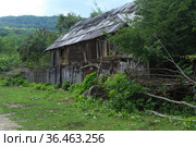 ld abandoned house in the village. Стоковое фото, фотограф Марина Володько / Фотобанк Лори
