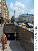 Подземный пешеходный переход на Тверской улице. Москва (2019 год). Редакционное фото, фотограф Александр Щепин / Фотобанк Лори