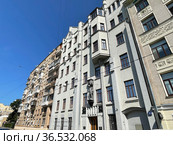 Москва, переулок Гусятников, 11. Доходный дом М. О. Эпштейна. 1912 год постройки, архитектор В. Е. Дубовской (2021 год). Стоковое фото, фотограф Овчинникова Ирина / Фотобанк Лори