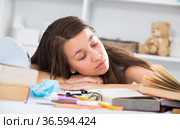 Female teenager fell asleep when she was studying. Стоковое фото, фотограф Яков Филимонов / Фотобанк Лори