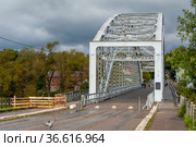 Мост Белелюбского. Боровичи, Новгородская область (2021 год). Редакционное фото, фотограф Александр Щепин / Фотобанк Лори