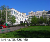 Школа № 1351 с углублённым изучением информатики. Суздальская улица, 22б. Район Новокосино. Город Москва (2012 год). Редакционное фото, фотограф lana1501 / Фотобанк Лори