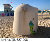 Bomb shelter on the beach in Ashdod (2021 год). Редакционное фото, фотограф Irina Opachevsky / Фотобанк Лори