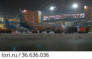 Airplanes parked at Terminal D of Sheremetyevo Airport, night view (2018 год). Редакционное фото, фотограф Данил Руденко / Фотобанк Лори