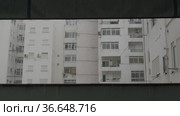 Looking at neighboring house on dull rainy day. Стоковое видео, видеограф Данил Руденко / Фотобанк Лори